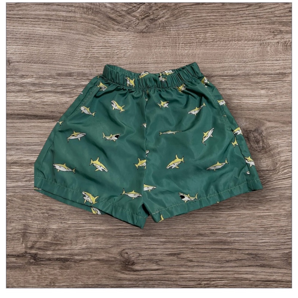 (8) Green and yellow shark shorts with pockets